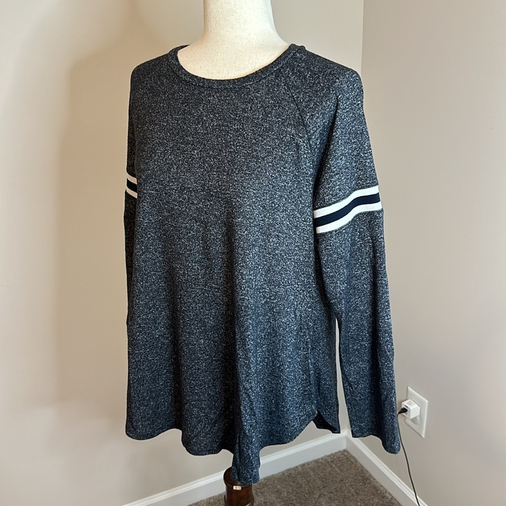 Maurices 24/7 Long Sleeve Tee Size Medium - Picture 13 of 17